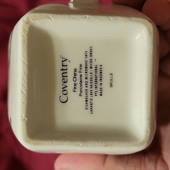 Vintage COVENTRY Fine China SKULLS & CROSSBONES coffee mug set of 3 - Picture 5 of 5